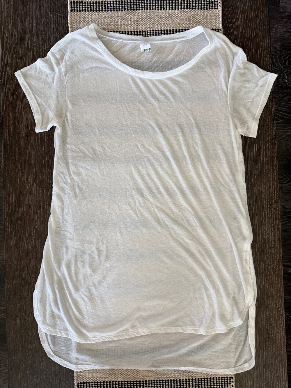 Lightweight White Women’s Short Sleeve Scoop Neck Tunic Top